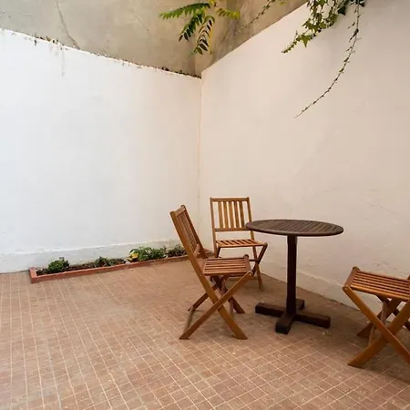 Charm @ The Very Heart Of ליסבון