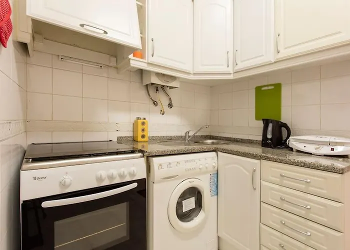 Charm @ The Very Heart Of Лісабон